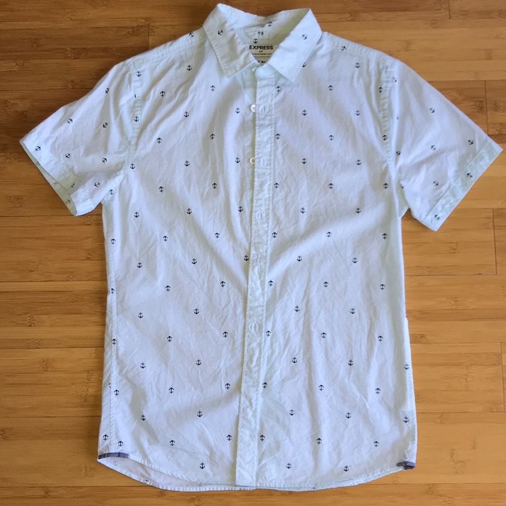 Men’s Express Button-Down Short Sleeve Shirt